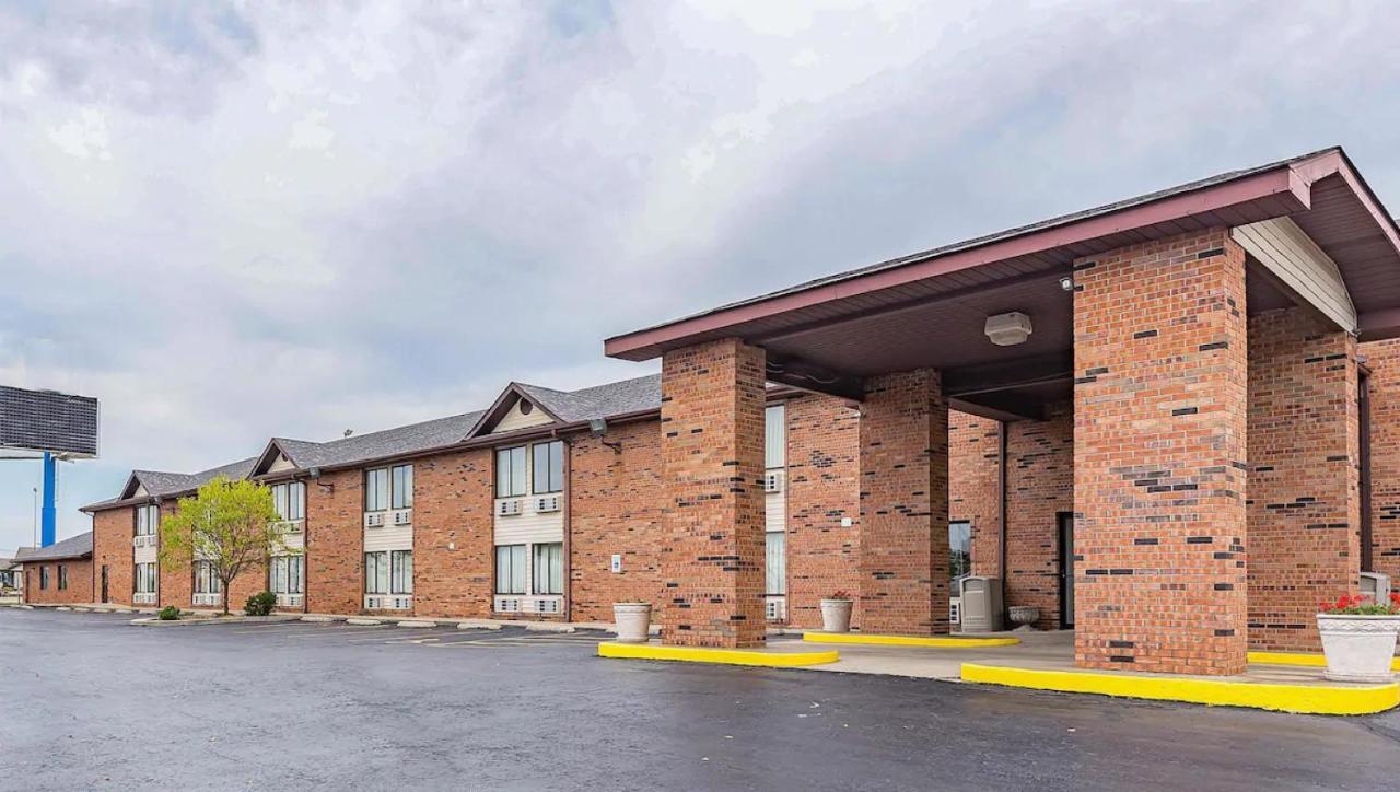 Red Lion Inn & Suites Pontoon Beach Exterior photo