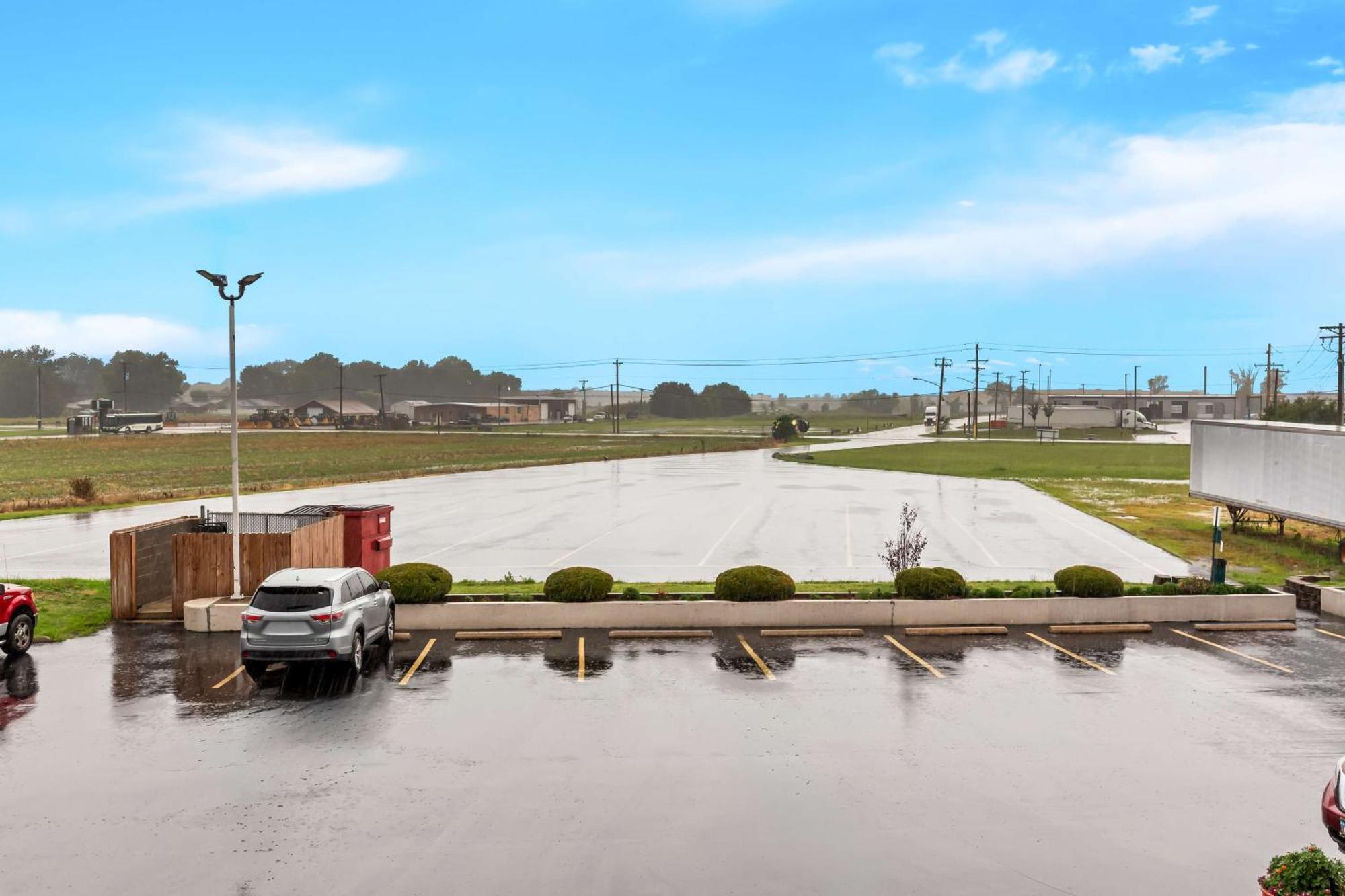 Red Lion Inn & Suites Pontoon Beach Exterior photo